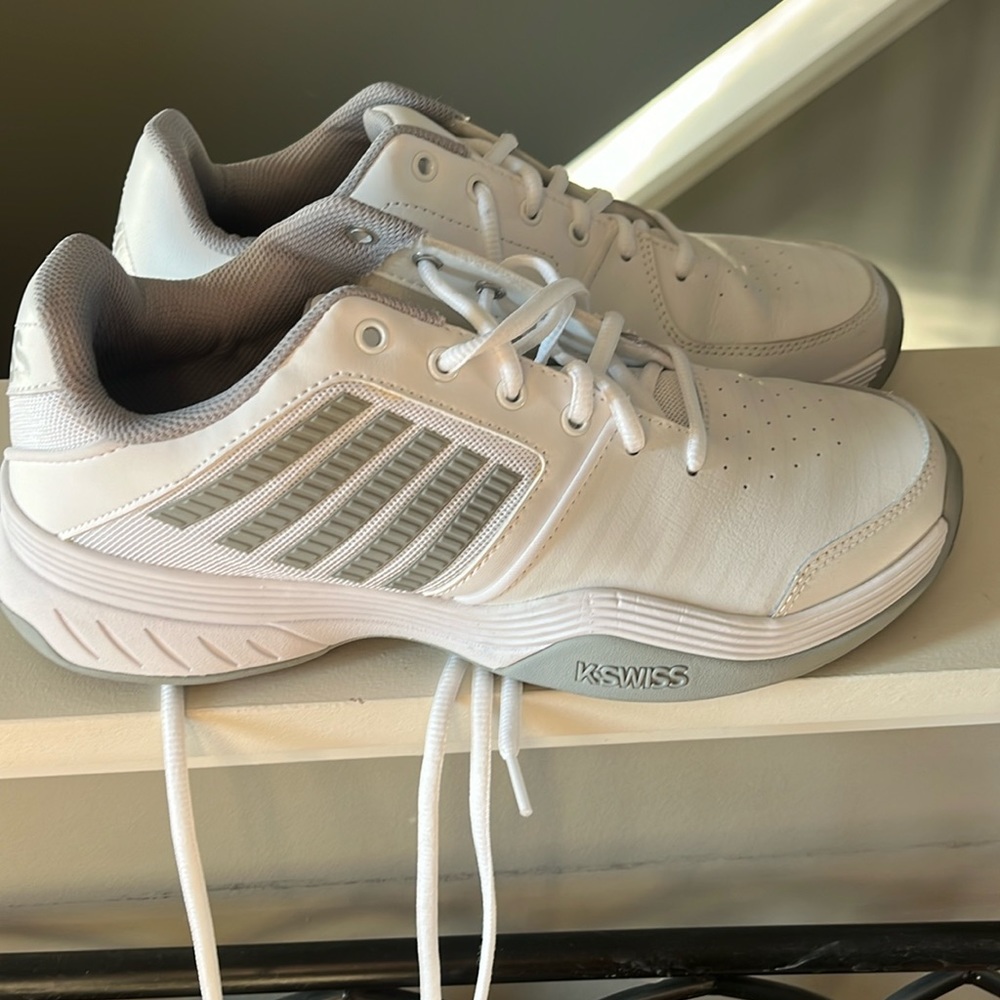 K Swiss tennis shoes.  Size 10.